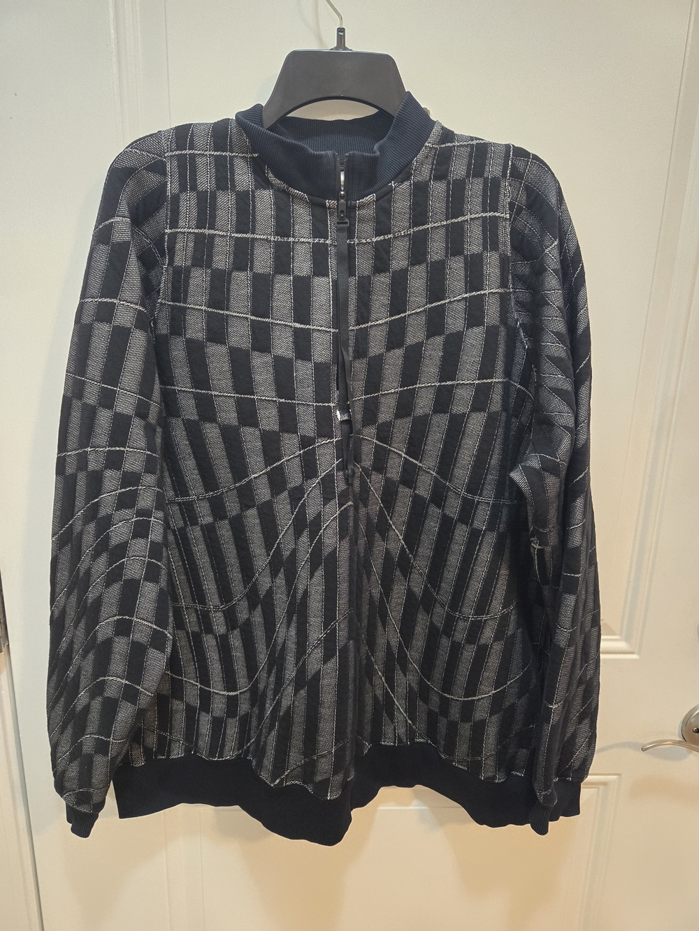 Nike Men’s Black and Gray Patterned Zip-Up Sweatshirt